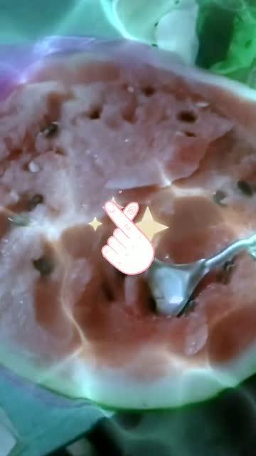 吃瓜撑死图片,警惕夏日消暑美食陷阱