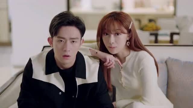 情侣合照吃瓜视频,甜蜜瞬间！情侣合照吃瓜视频揭秘甜蜜日常